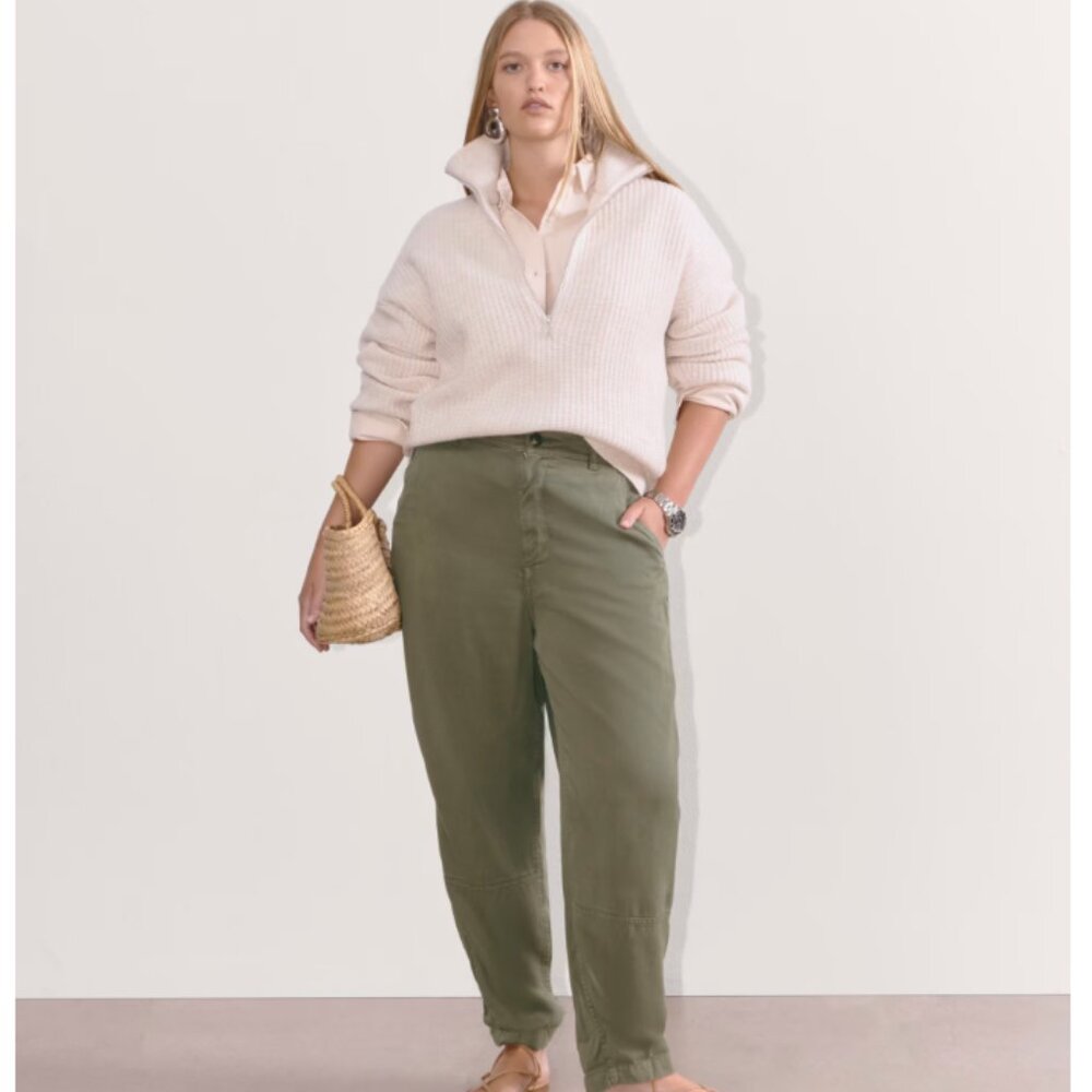Everlane Chino Buttersoft in Green “kalamata” size 6